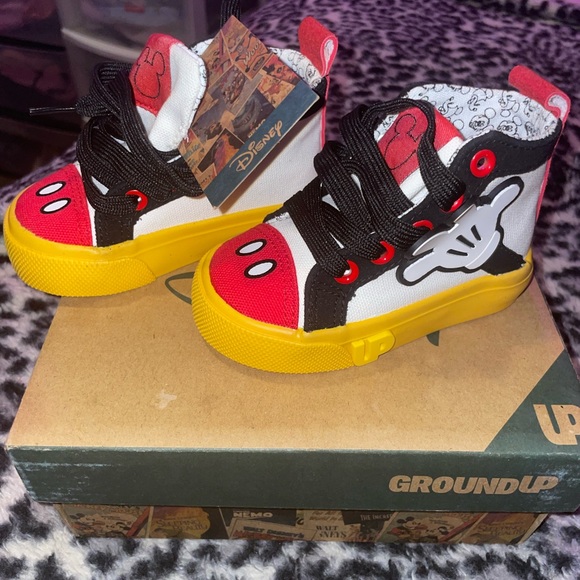 SIZE 5 DISNEY MICKEY SHOES NEVER WORN - Picture 2 of 4